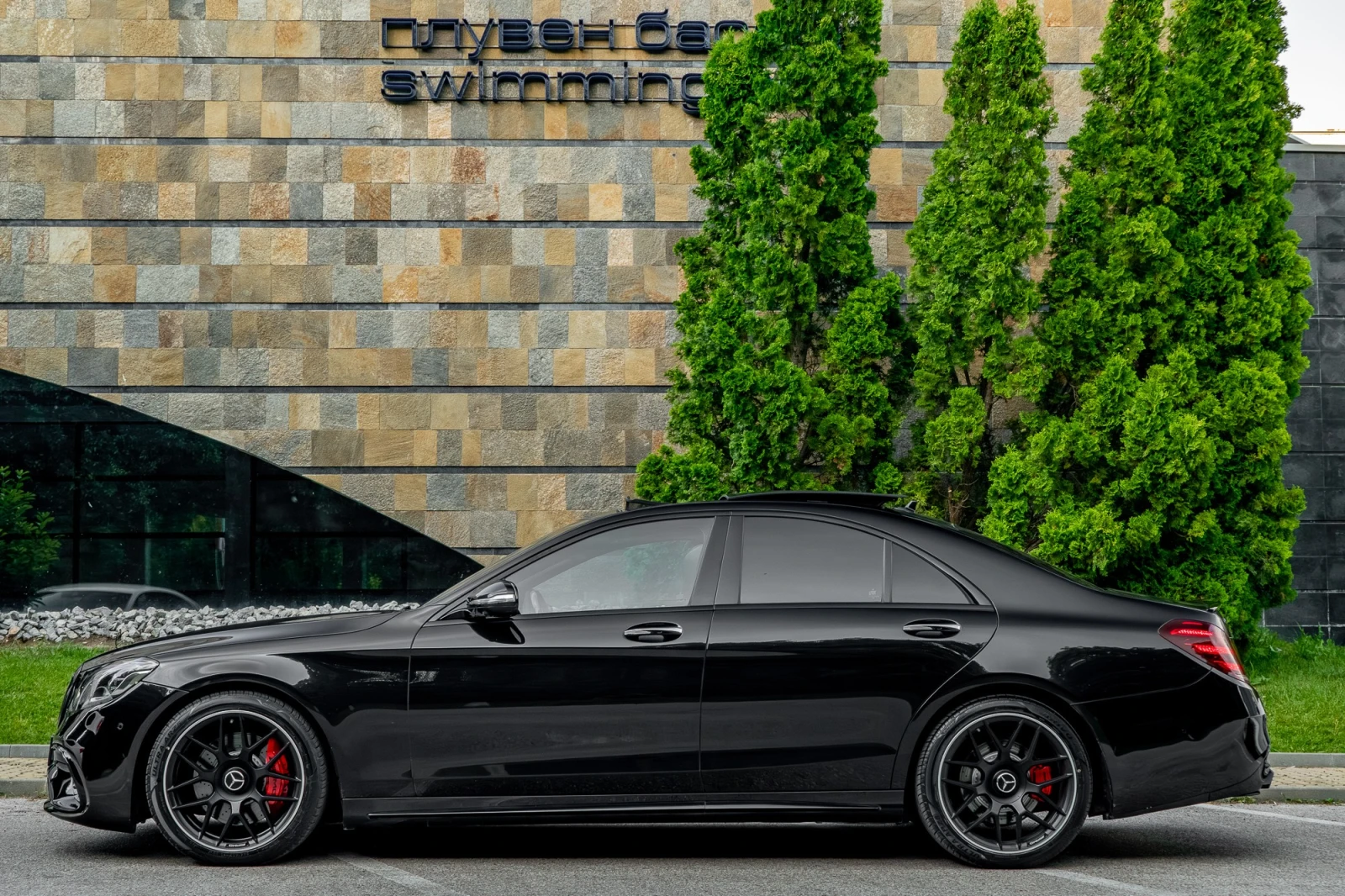 Mercedes-Benz S 350 d* 4MATIC* 9G* AMG* NIGHT PACK* PANO* 3xTV* 360CAM, снимка 2 - Автомобили и джипове - 54785328