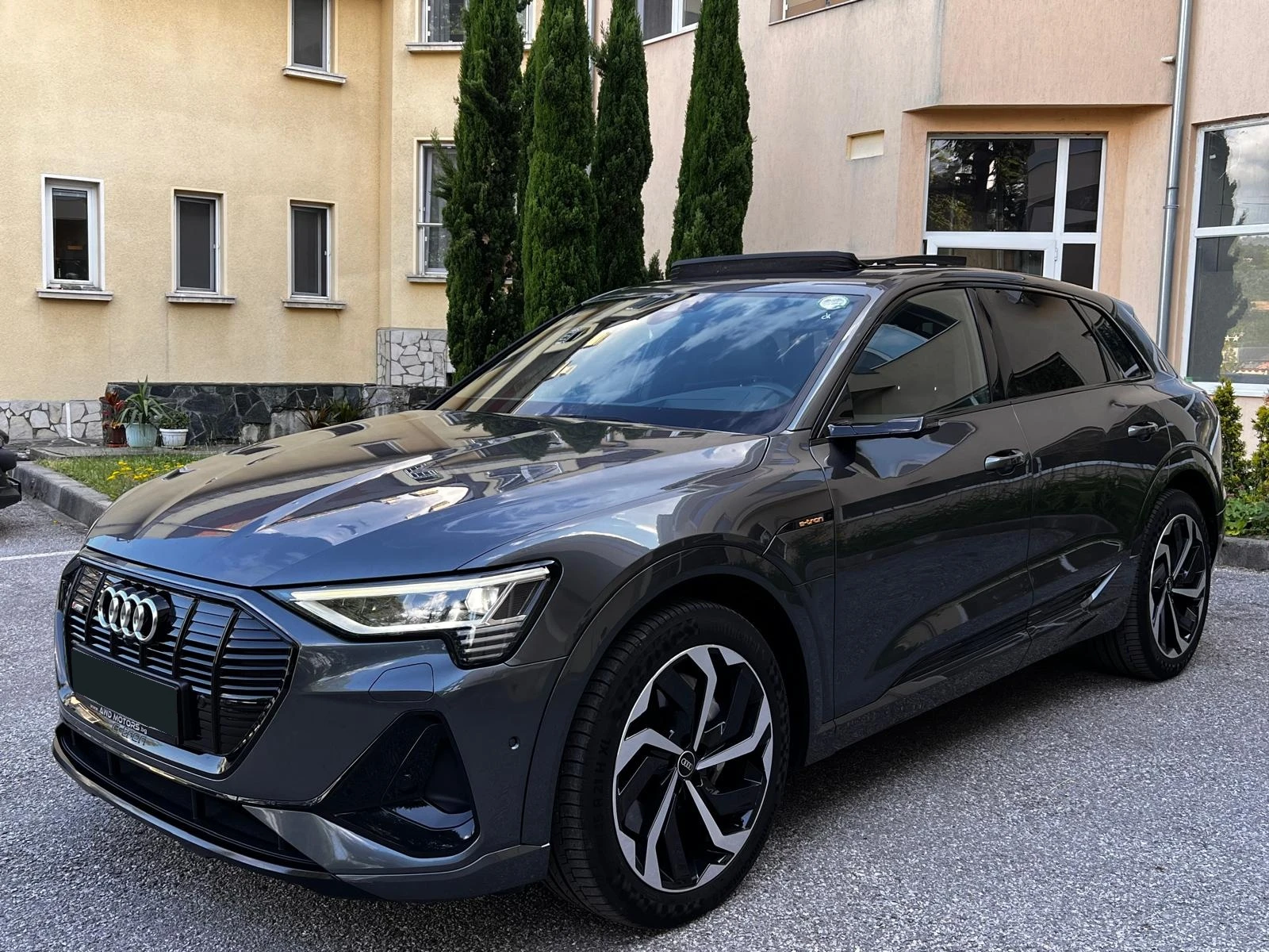 Audi E-Tron S-Line+ 55-95kWh Панорама Head-up Carplay Cam360, снимка 2 - Автомобили и джипове - 54813255