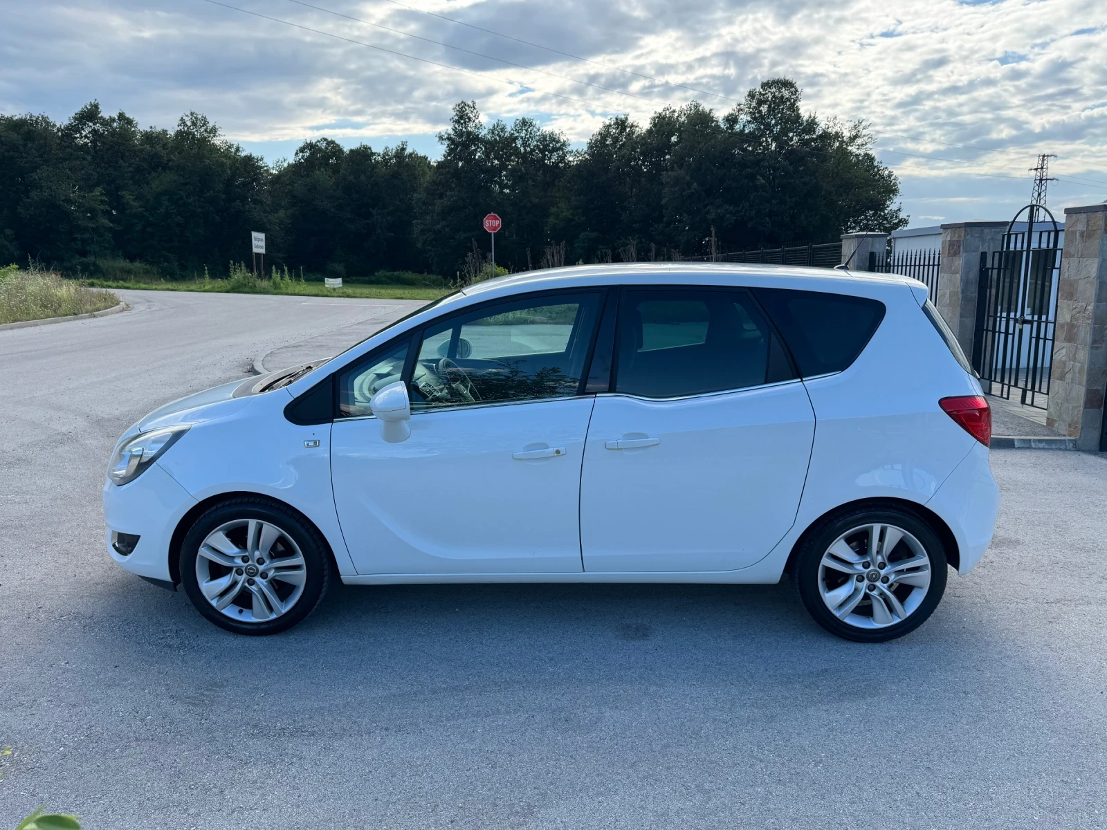 Opel Meriva 1.4T 120k.c. GPL Cosmo Bluetooth/AUX, снимка 2 - Автомобили и джипове - 55212501