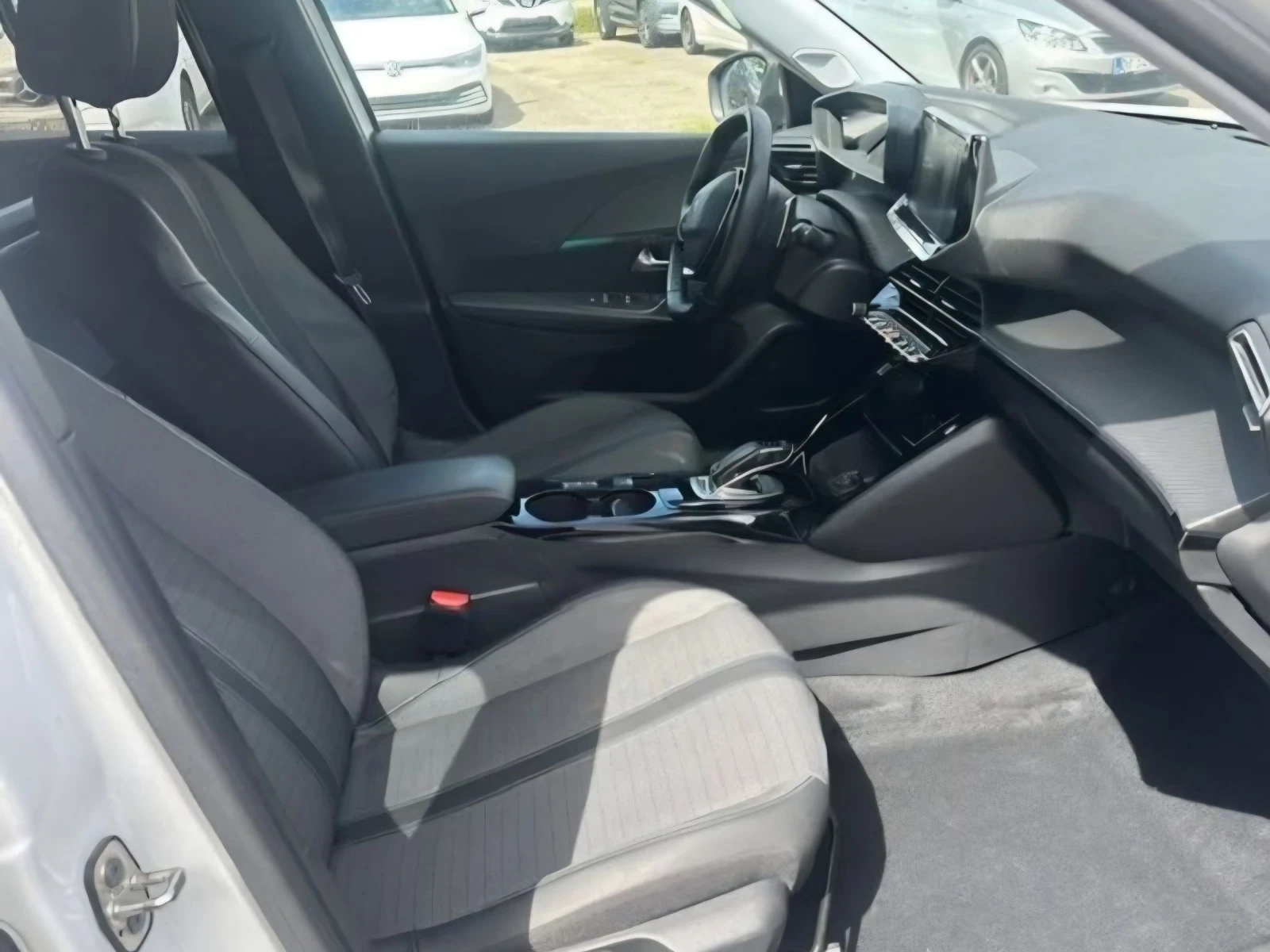 Peugeot 2008 1.5 HDI 131 | EAT8 | TOP, снимка 14 - Автомобили и джипове - 55251740