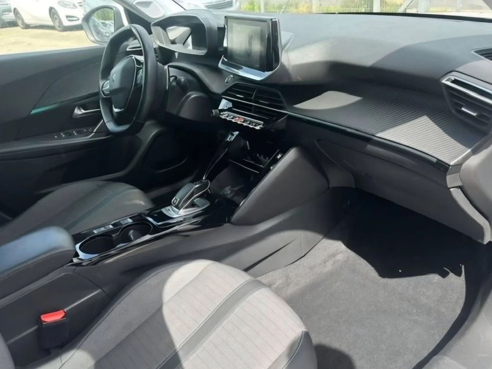 Peugeot 2008 1.5 HDI 131 | EAT8 | TOP, снимка 13 - Автомобили и джипове - 55251740