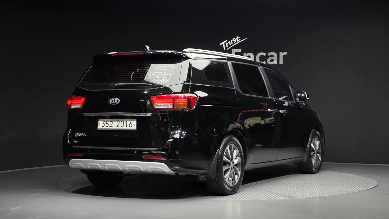 Kia Carnival ПОДГРЕВ ВОЛАН* КРАЙНА ЦЕНА, снимка 2 - Автомобили и джипове - 56024529