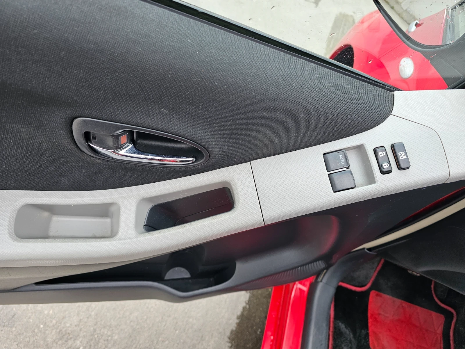 Toyota Yaris 1.33 VVT-i, снимка 10 - Автомобили и джипове - 56272896
