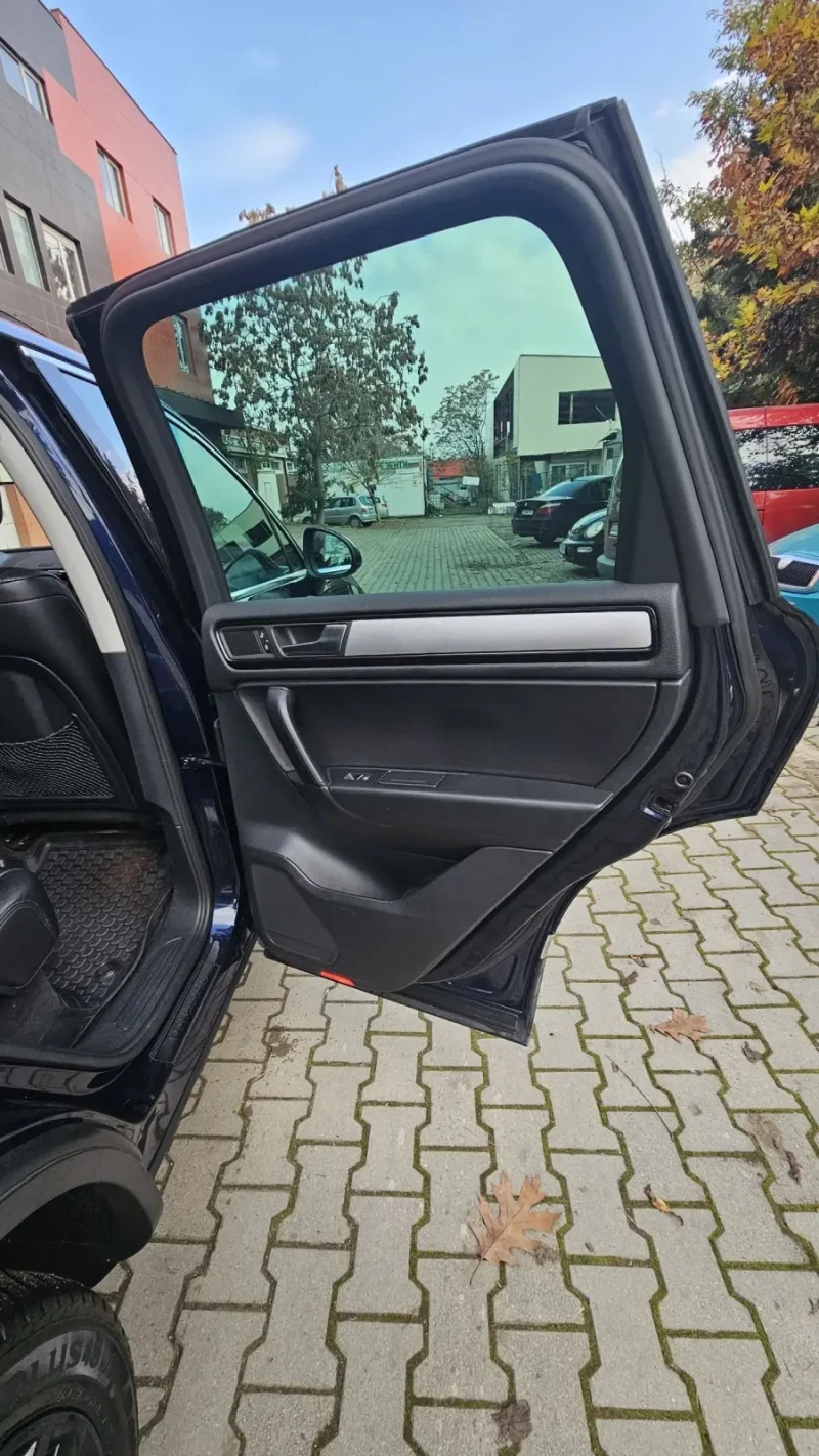 VW Touareg 3.0TDI BLUEMOTION 2011, снимка 15 - Автомобили и джипове - 52454041