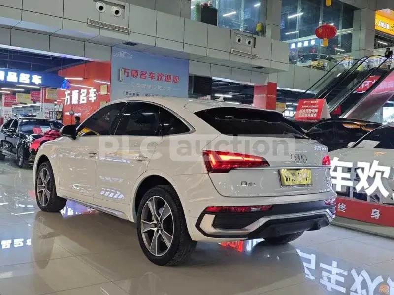 Audi Q5 L SPORTBACK| ALCANTARA| PANO| 360 KAMEРИ| , снимка 5 - Автомобили и джипове - 54269361