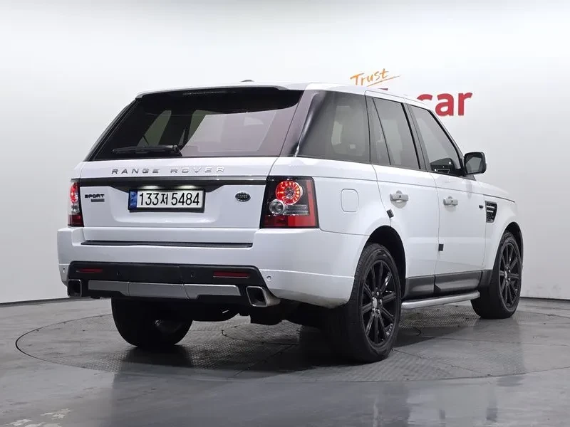 Land Rover Range Rover Sport 3.0D, снимка 2 - Автомобили и джипове - 54500519