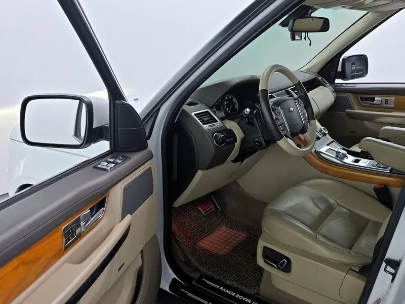 Land Rover Range Rover Sport 3.0D, снимка 10 - Автомобили и джипове - 54500519