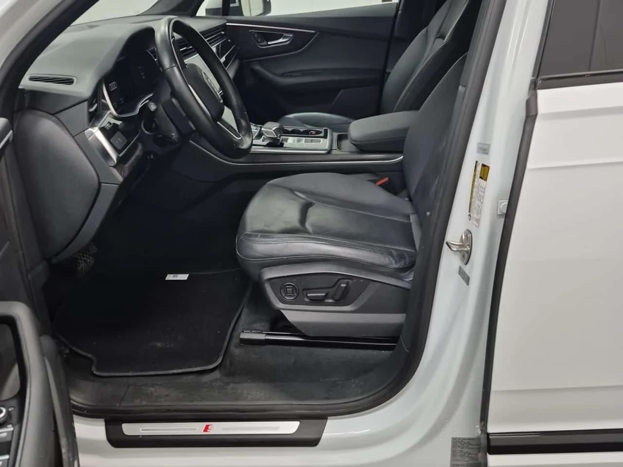 Audi Q7 PROGRESSIV* CARFAX* ДИСТРОНИК* ПАНОРАМА* ДВА КЛЮЧА - изображение 4