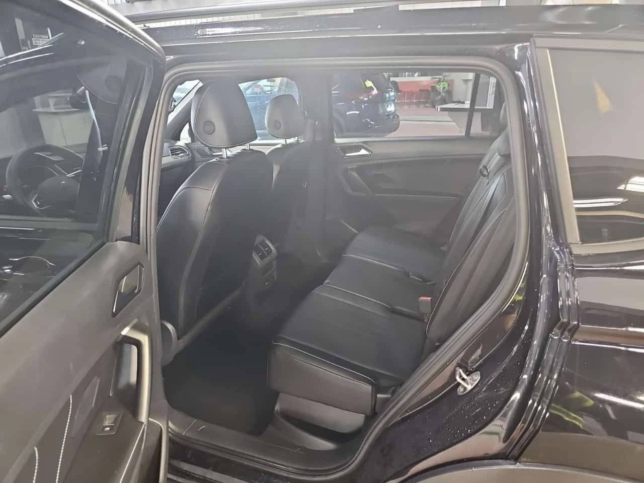 VW Tiguan R LINE BLACK EDITION * PANORAMA* �������* CARFAX * | Mobile.bg � ����������� 11