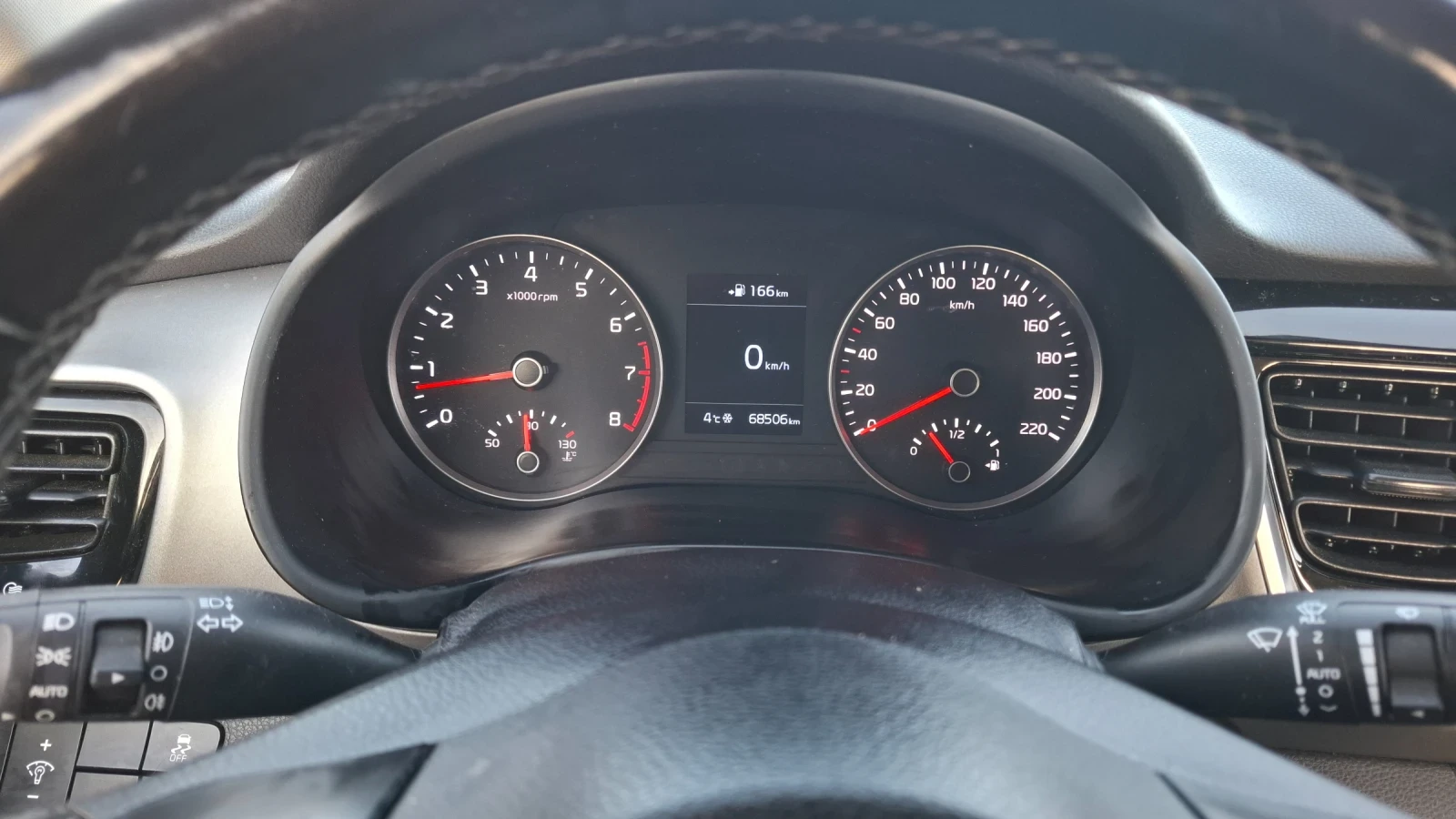 Kia Stonic 1.2i, снимка 12 - Автомобили и джипове - 54946924