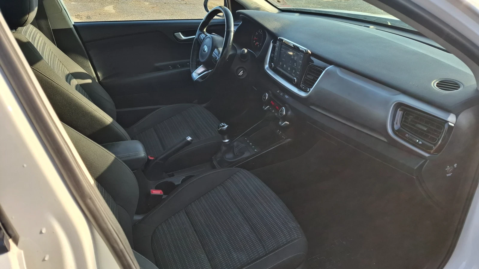 Kia Stonic 1.2i, снимка 9 - Автомобили и джипове - 54946924