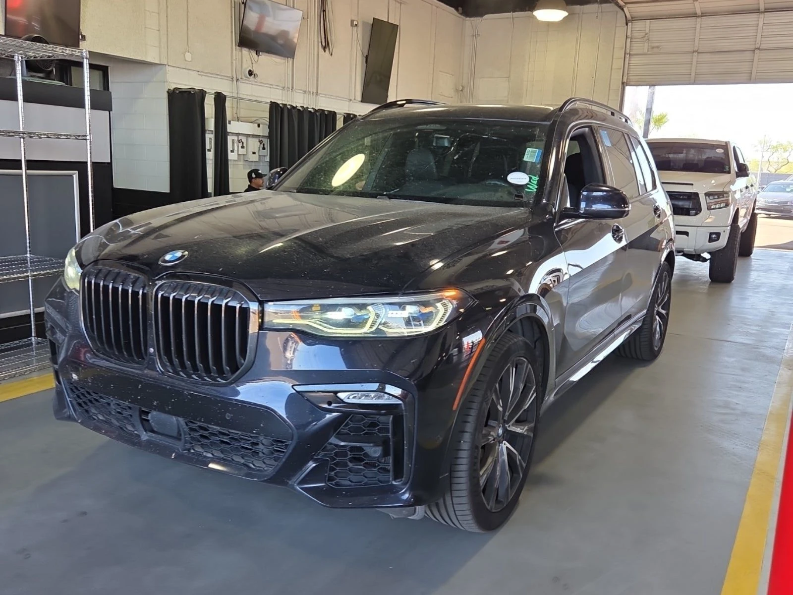 BMW X7 M-PK* 7PASS* LASER* DIS* ОБДУХ* МАСАЖ* КРАЙНА ЦЕНА, снимка 2 - Автомобили и джипове - 55147526