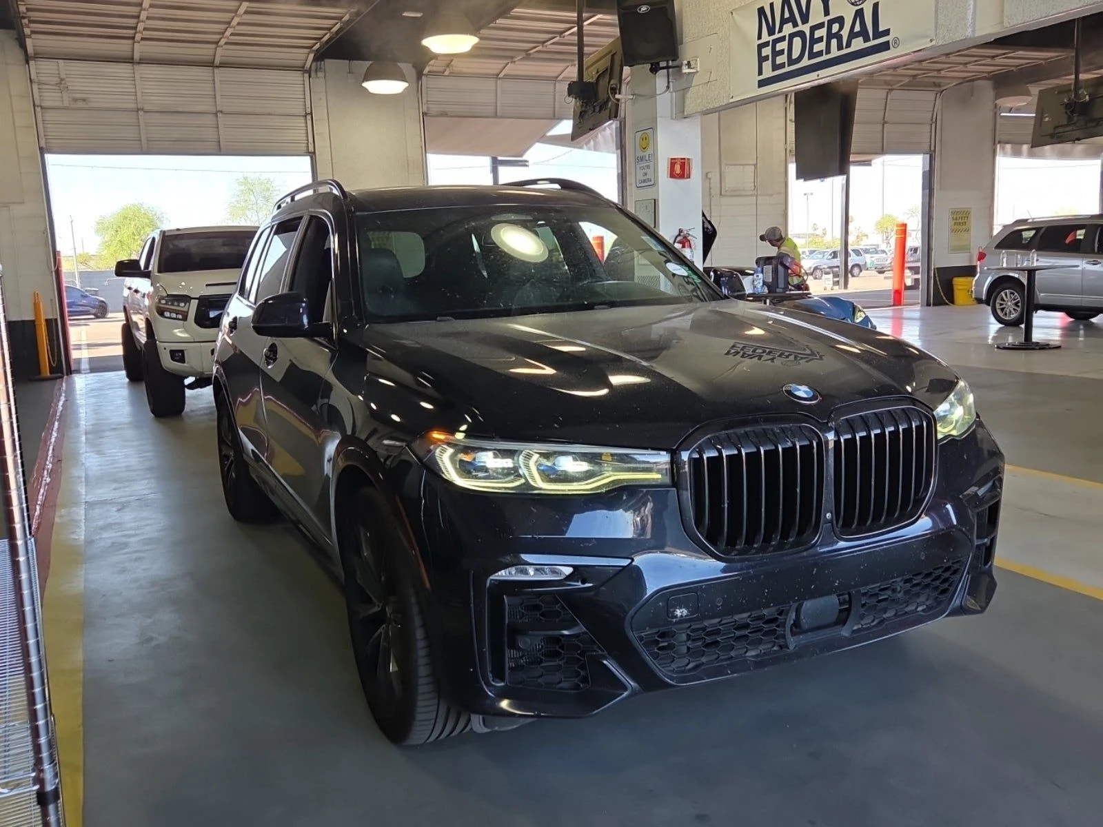 BMW X7 M-PK* 7PASS* LASER* DIS* ОБДУХ* МАСАЖ* КРАЙНА ЦЕНА, снимка 3 - Автомобили и джипове - 55147526