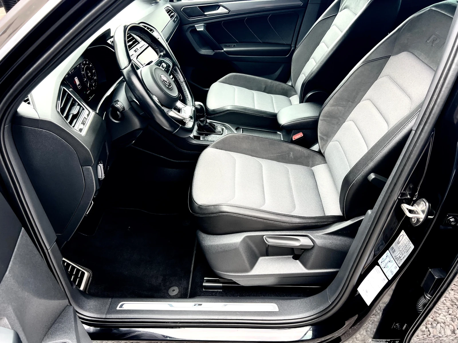 VW Tiguan 2.0TDI* R-LINE* 100%km* FACE* AUT* FULL* LIZING, снимка 10 - Автомобили и джипове - 56230488
