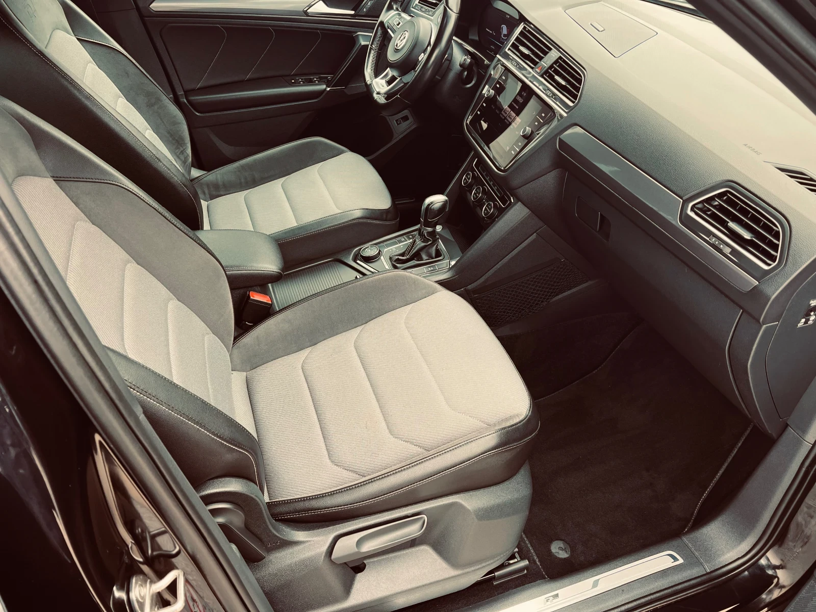 VW Tiguan 2.0TDI* R-LINE* 100%km* FACE* AUT* FULL* LIZING, снимка 7 - Автомобили и джипове - 56230488