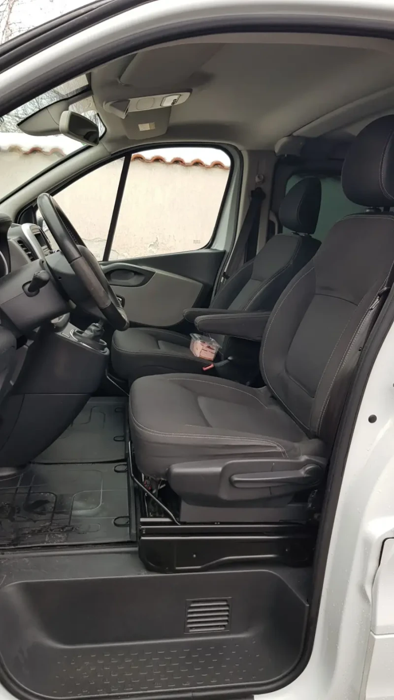 Renault Trafic 1.6dci Combi, снимка 12 - Бусове и автобуси - 48744915