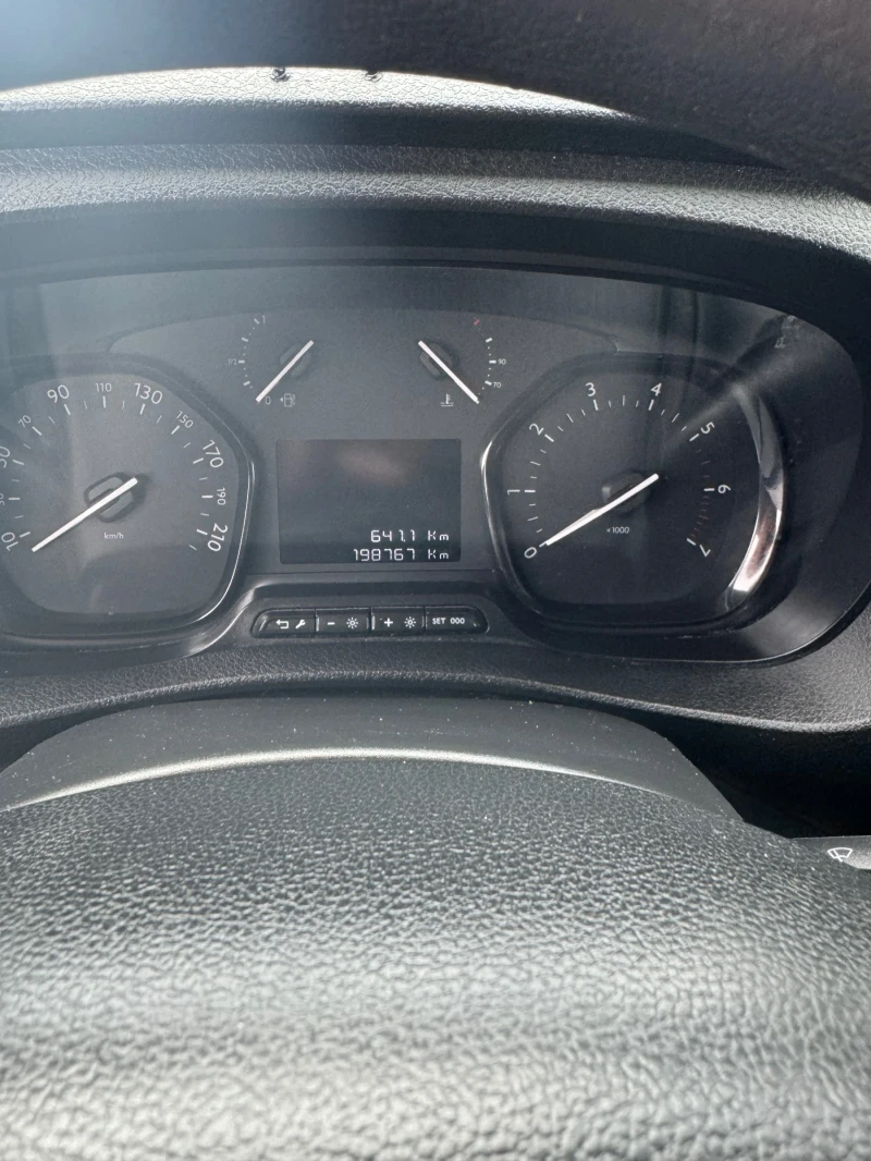 Toyota Proace, снимка 5 - Бусове и автобуси - 52417295