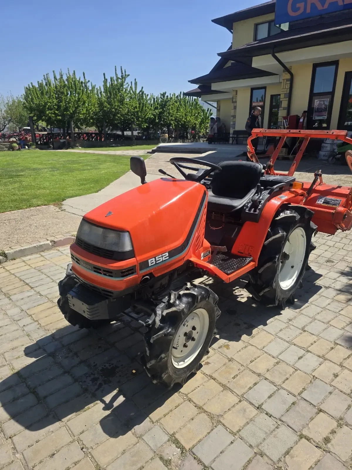 Трактор Kubota B52, снимка 2 - Селскостопанска техника - 54331747
