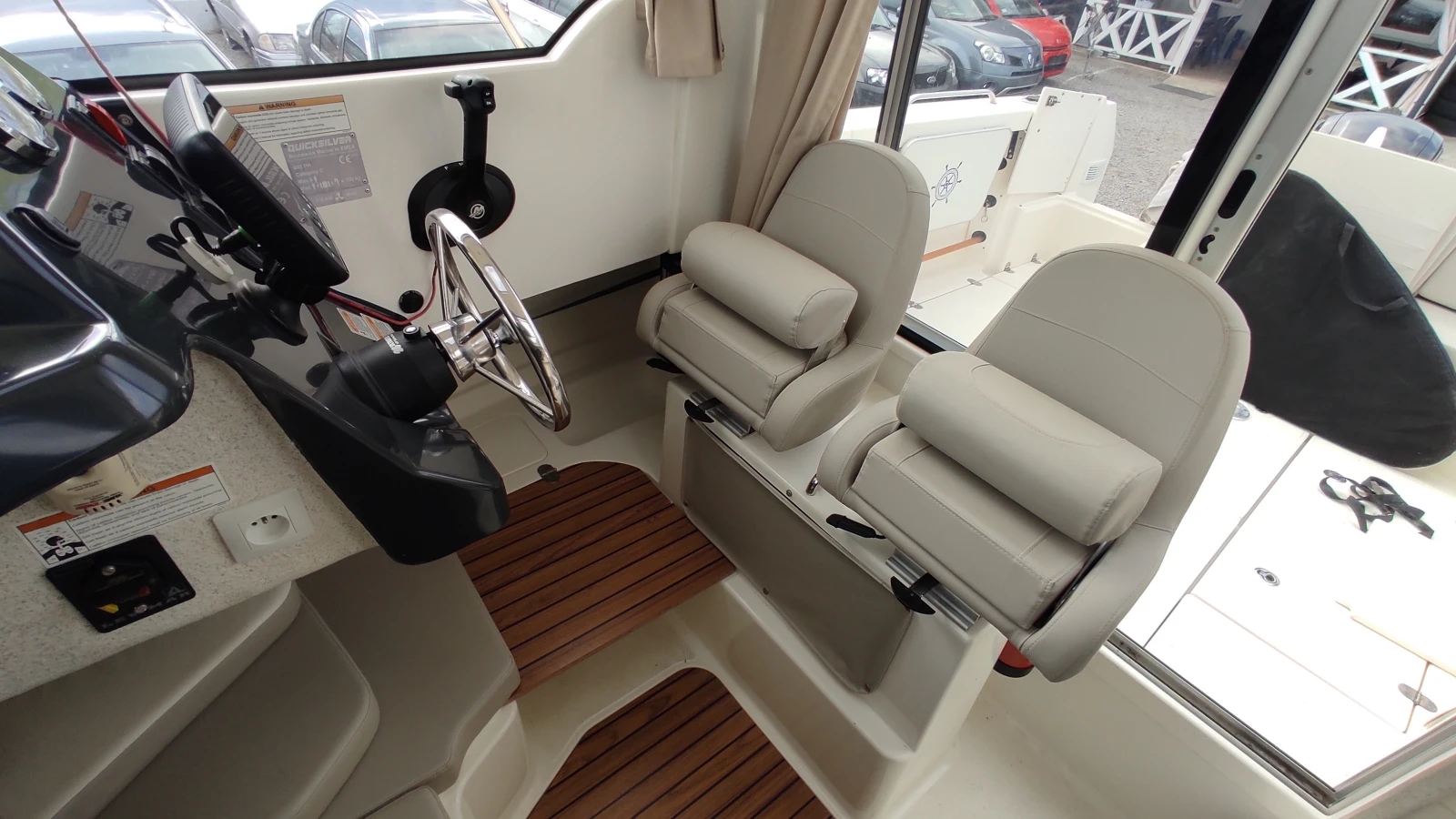 Моторна яхта Quicksilver 605 PILOT HOUSE PESHE POMENADE - изображение 9