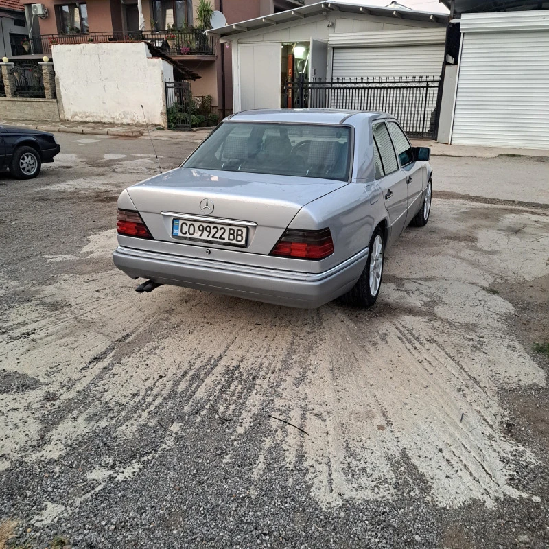 Mercedes-Benz 124 Е250, снимка 3 - Автомобили и джипове - 47346126