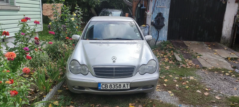 Mercedes-Benz C 180 Газ/Бензин, снимка 1 - Автомобили и джипове - 47901450