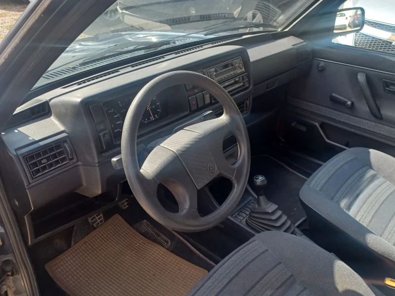 VW Golf 1.3 I, снимка 8 - Автомобили и джипове - 52007816