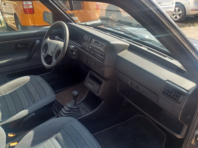 VW Golf 1.3 I, снимка 7 - Автомобили и джипове - 52007816