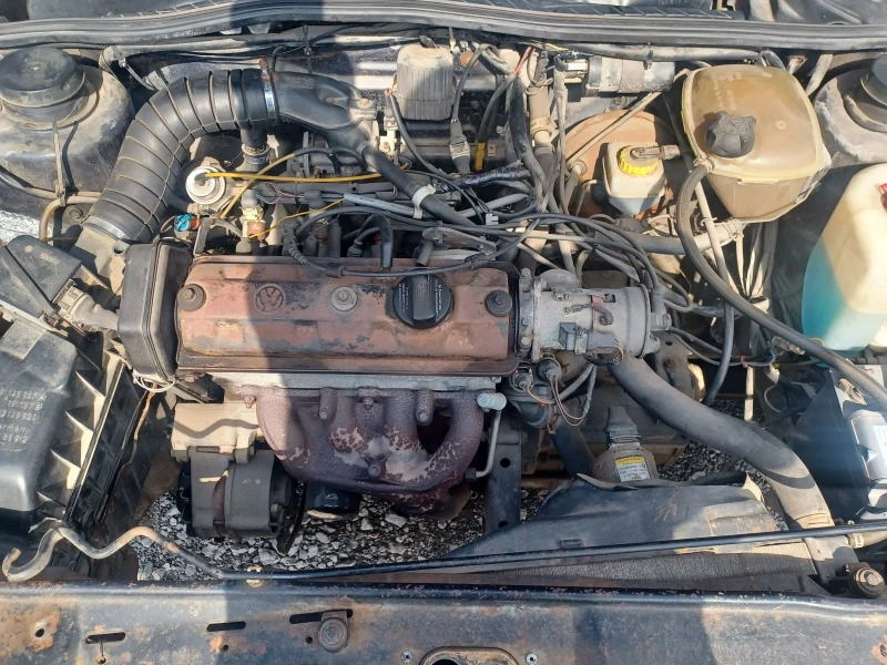VW Golf 1.3 I, снимка 11 - Автомобили и джипове - 52007816