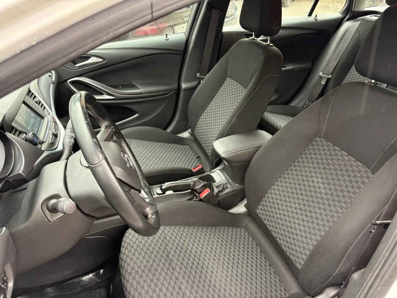 Opel Astra 1.6 CDTI, снимка 7 - Автомобили и джипове - 52890830