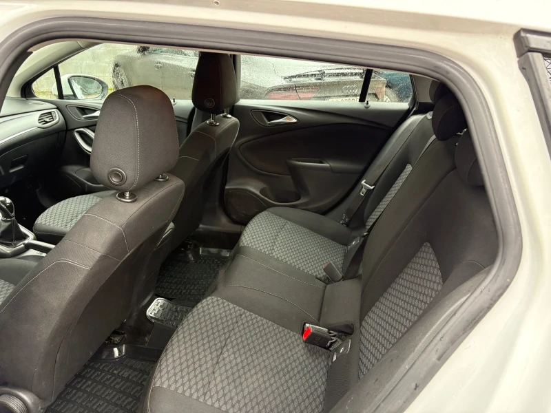 Opel Astra 1.6 CDTI, снимка 6 - Автомобили и джипове - 52890830