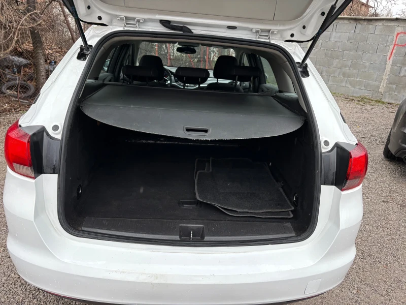 Opel Astra 1.6 CDTI, снимка 10 - Автомобили и джипове - 52890830