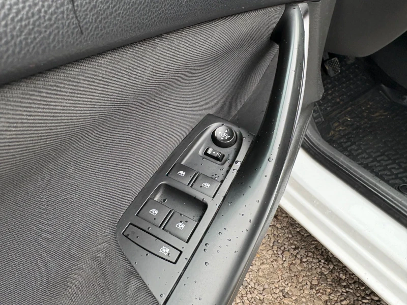 Opel Astra 1.6 CDTI, снимка 12 - Автомобили и джипове - 52890830