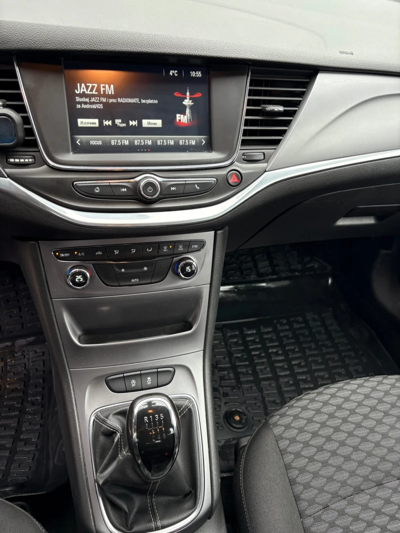 Opel Astra 1.6 CDTI, снимка 11 - Автомобили и джипове - 52890830