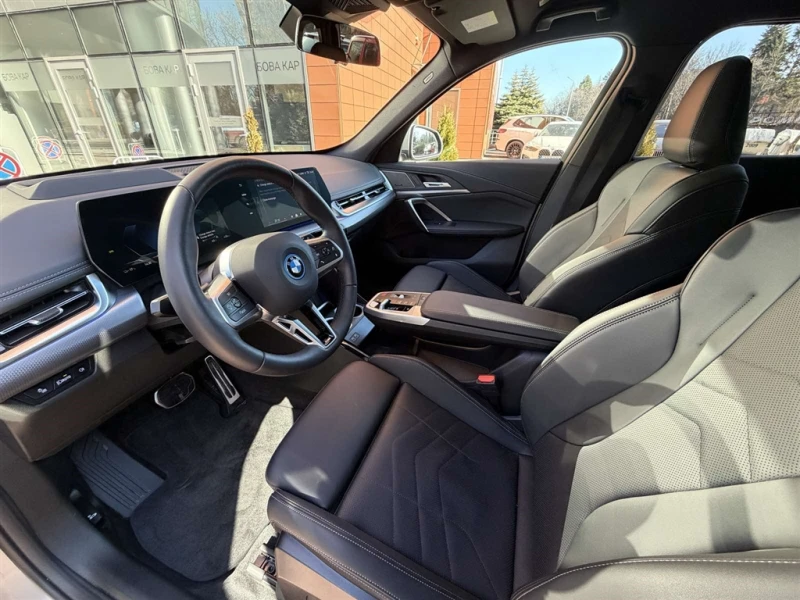 BMW iX1 xDrive30, снимка 9 - Автомобили и джипове - 53187283