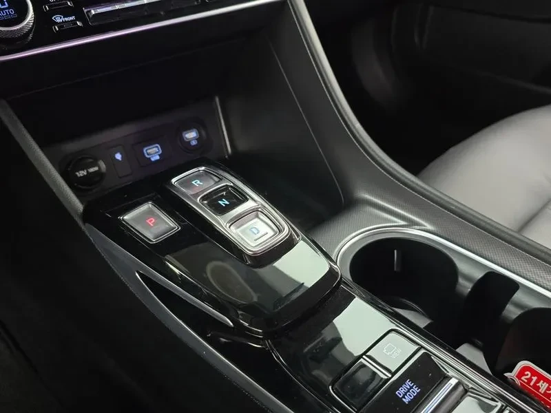 Hyundai Sonata 2.0 PREMIUM, снимка 9 - Автомобили и джипове - 55324966