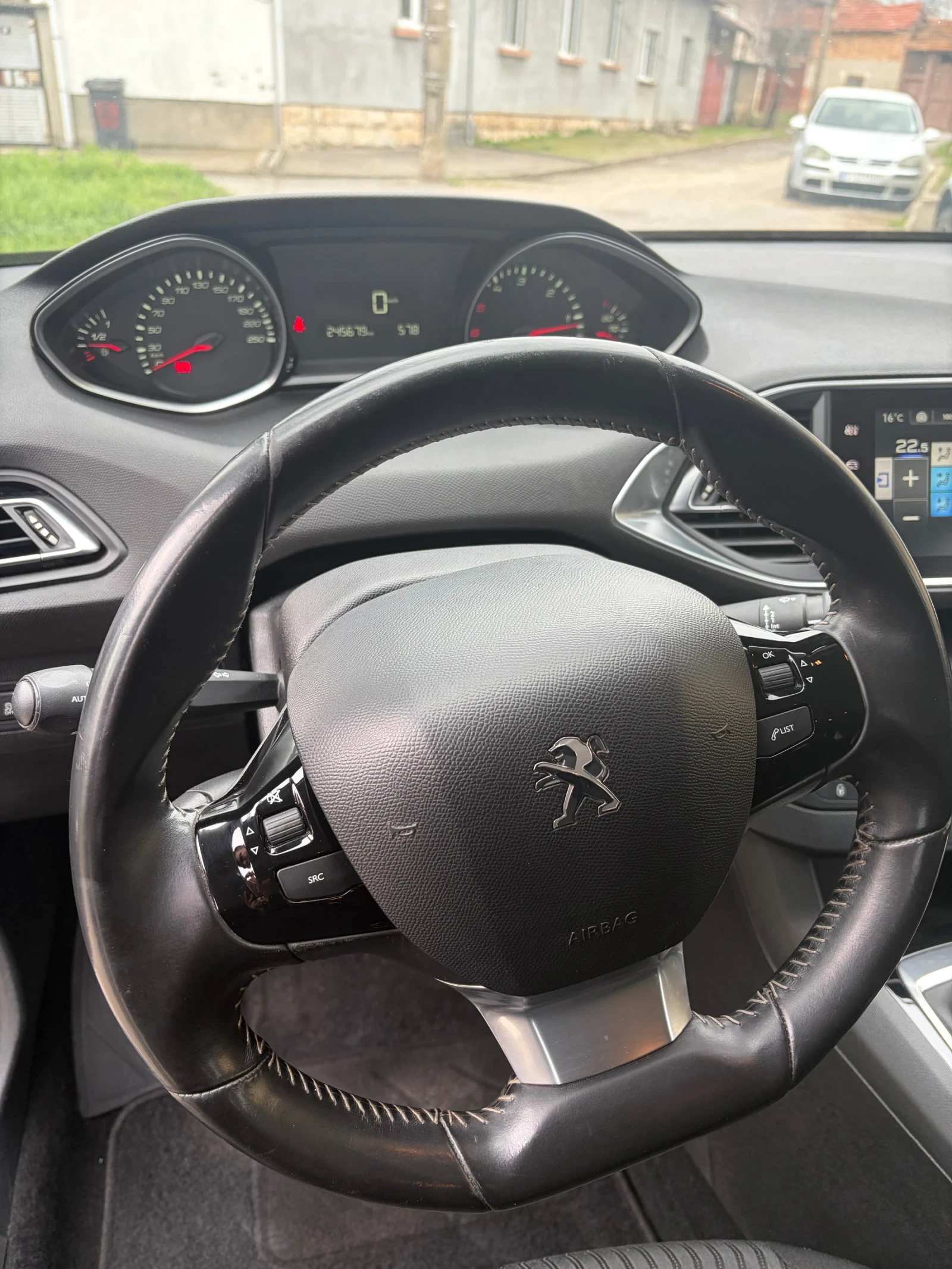 Peugeot 308 1.6 308SW BlueHDi, снимка 13 - Автомобили и джипове - 54000699