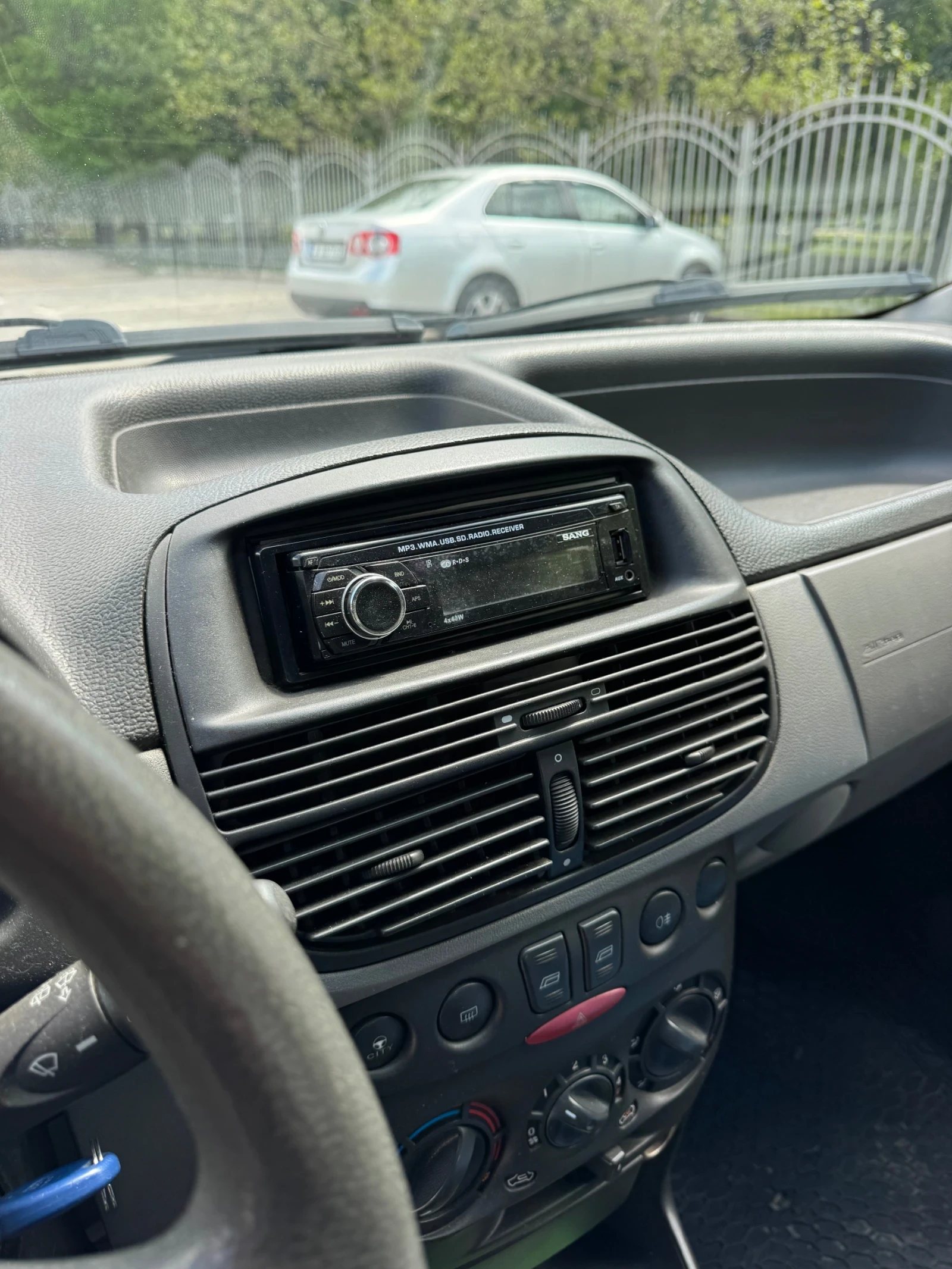 Fiat Punto 1.2I, снимка 13 - Автомобили и джипове - 54377588
