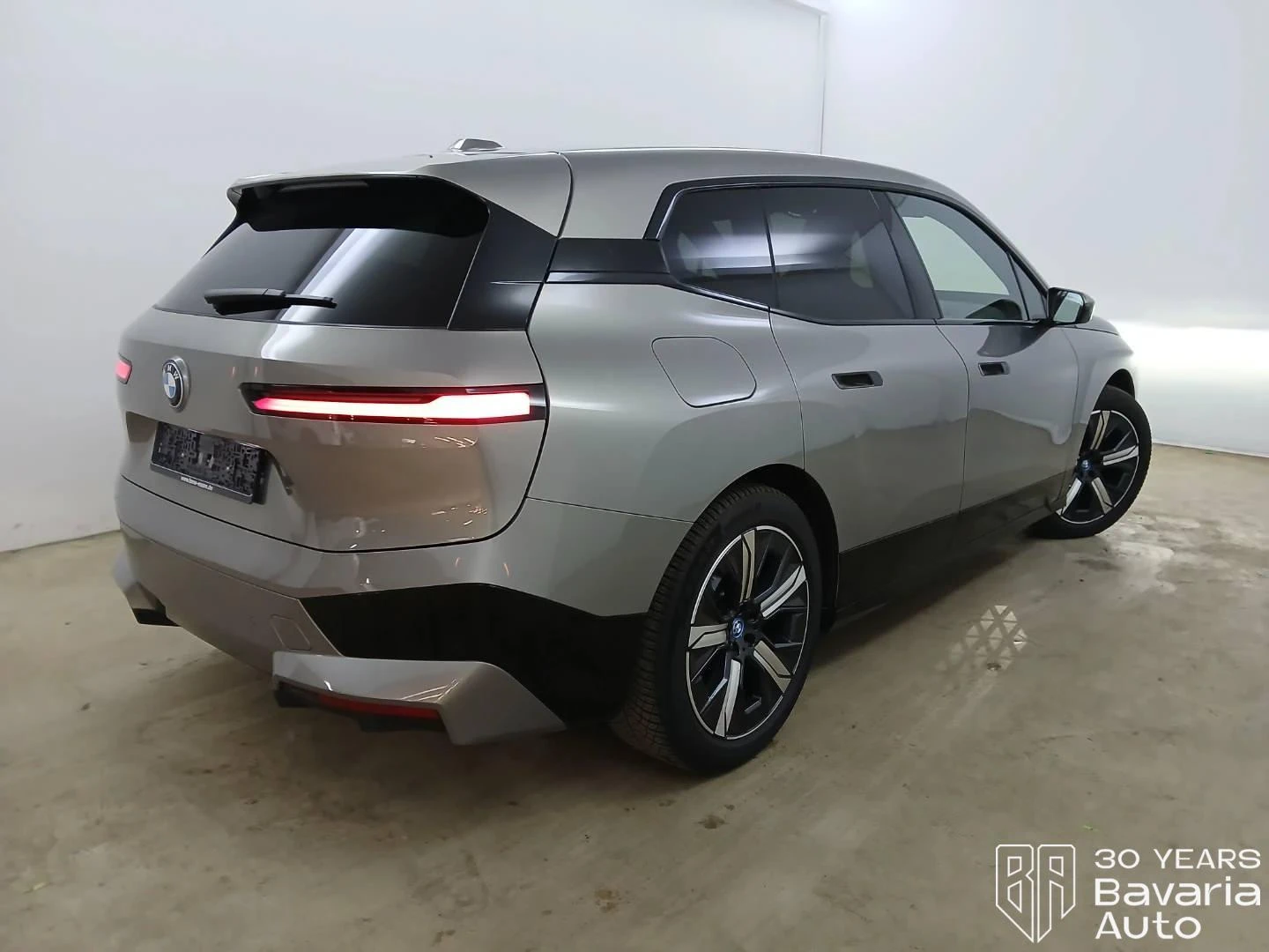 BMW iX 40 xDrive Sport, снимка 3 - Автомобили и джипове - 54476099