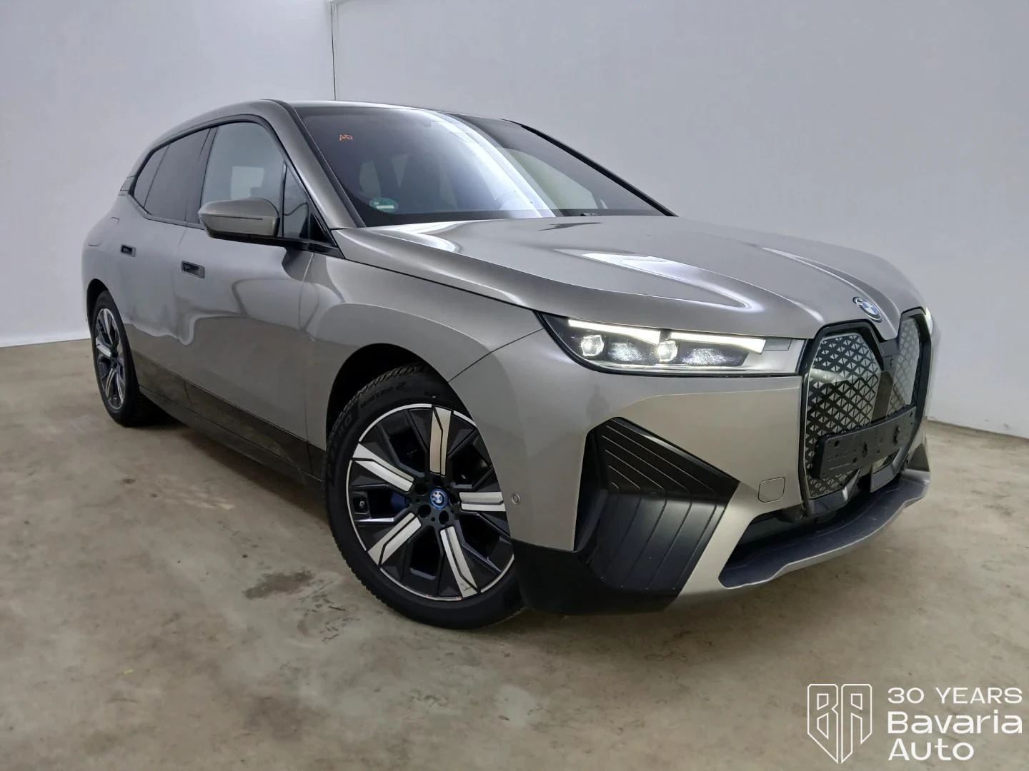 BMW iX 40 xDrive Sport, снимка 4 - Автомобили и джипове - 54476099