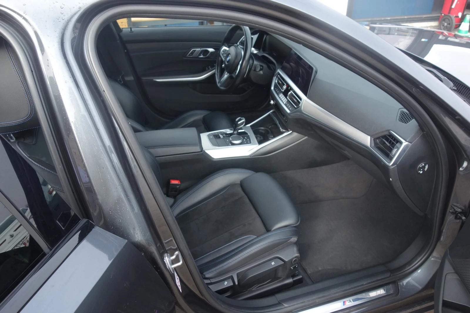 BMW 320 xDrive G21 M package , снимка 13 - Автомобили и джипове - 54634730