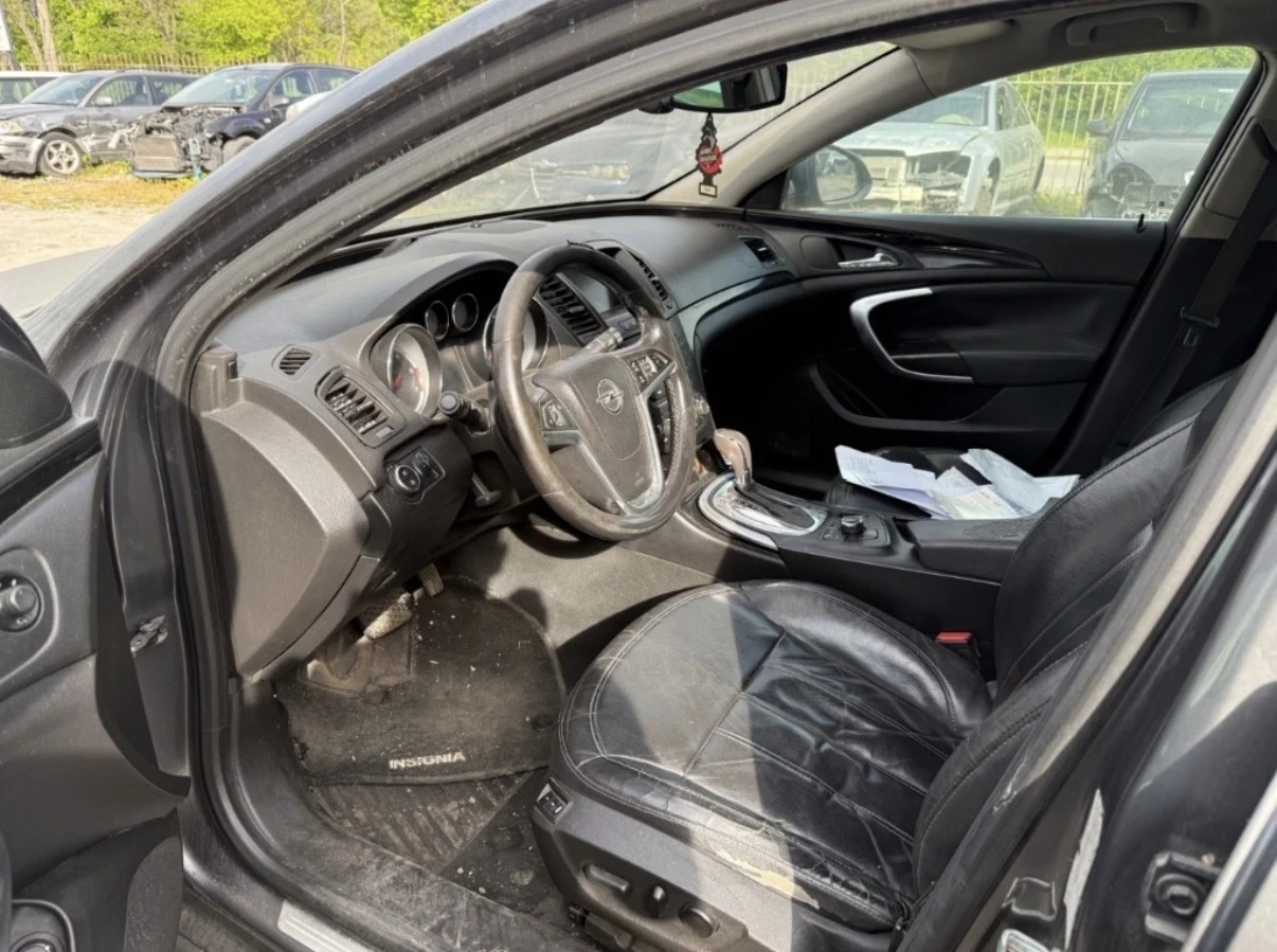 Opel Insignia 2.0 CDTI | Automatic | Navi | Подгрев ел. | , снимка 4 - Автомобили и джипове - 55611923