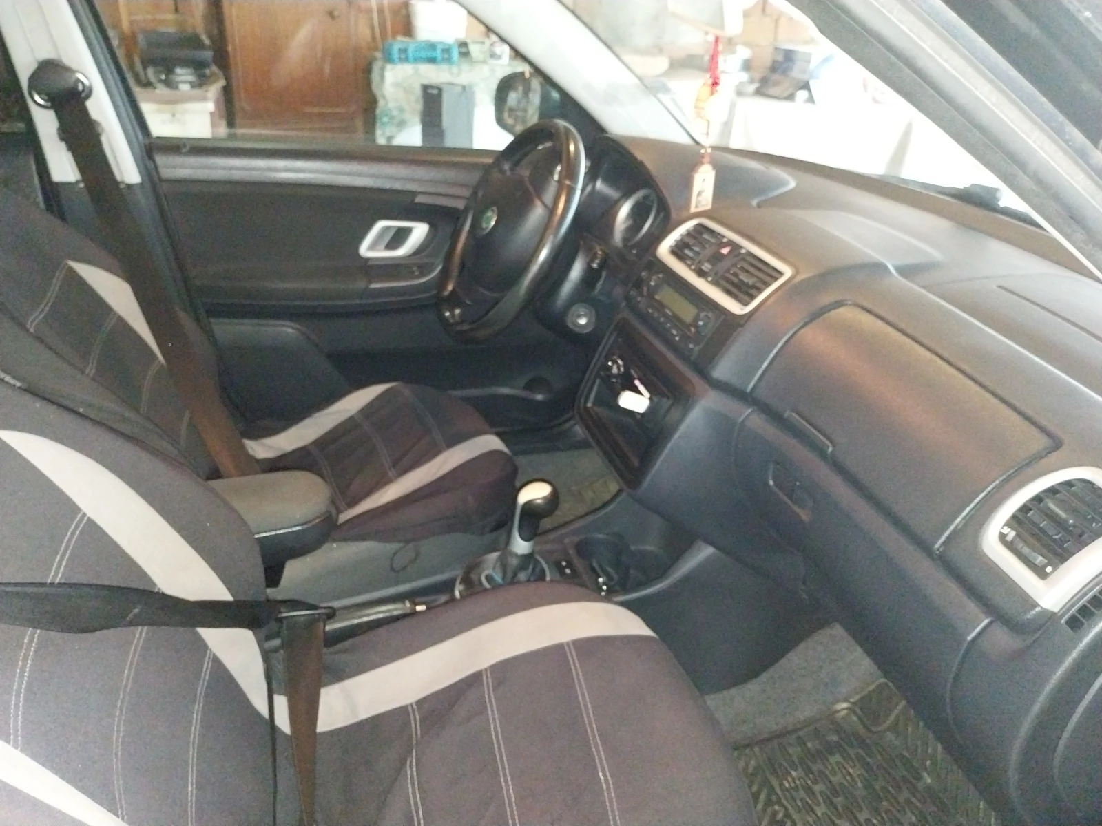 Skoda Fabia, снимка 2 - Автомобили и джипове - 55657406