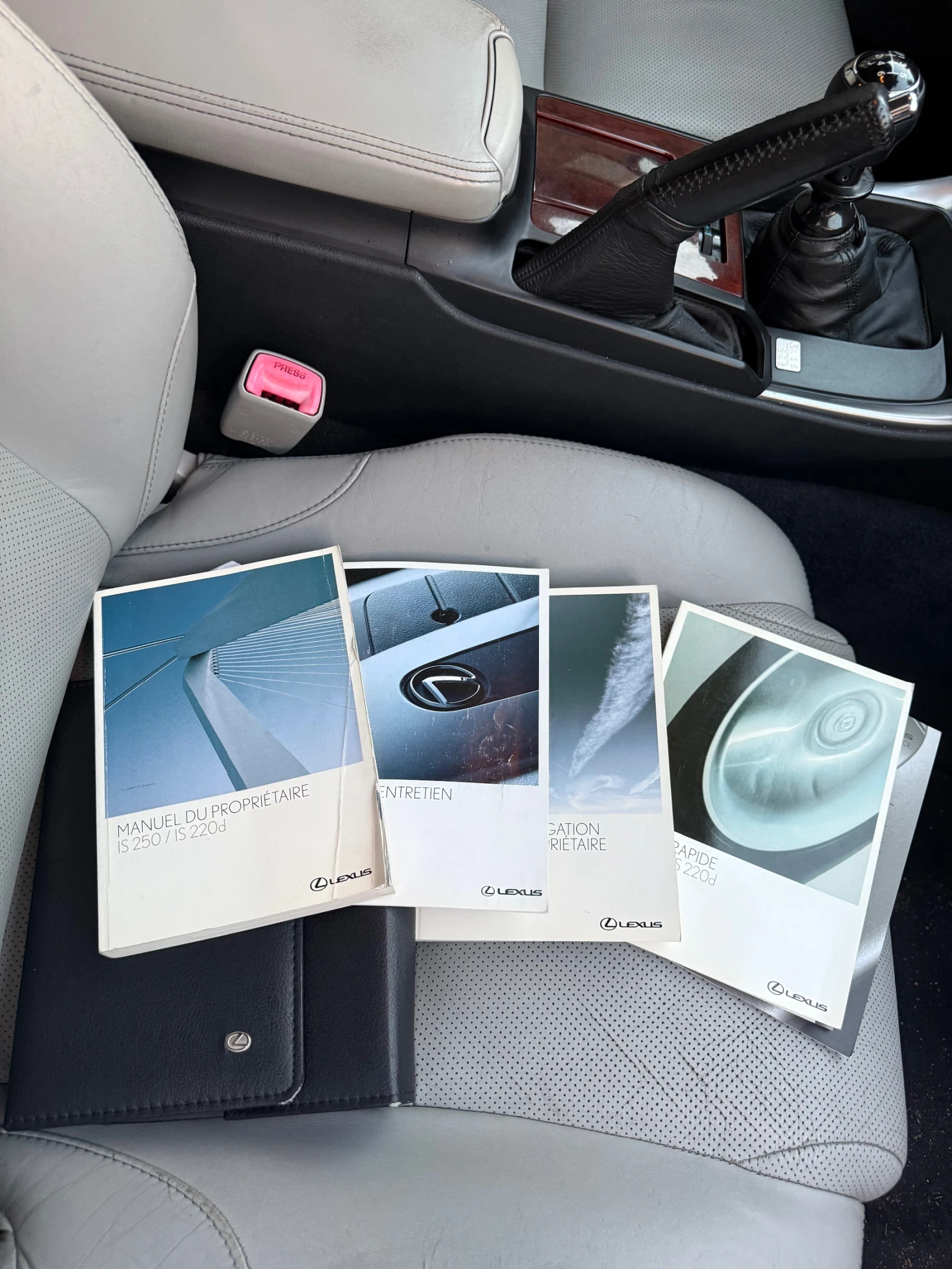 Lexus IS 220d Luxury СПЕШНО, снимка 16 - Автомобили и джипове - 55954377