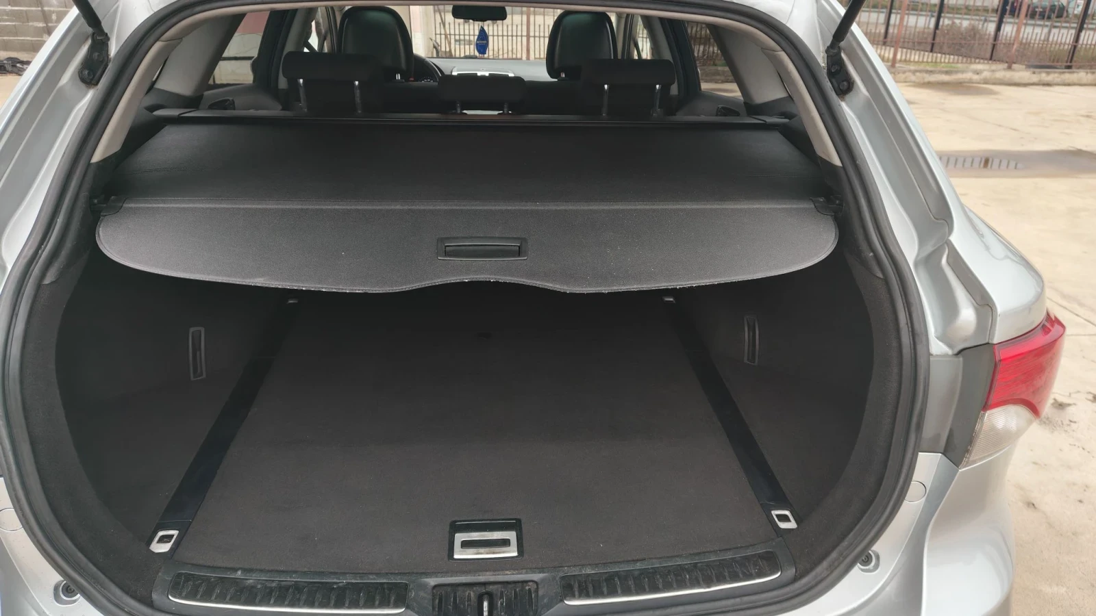 Toyota Avensis 2.0 D4d - ПАНОРАМА - НАВИ, снимка 9 - Автомобили и джипове - 56726599