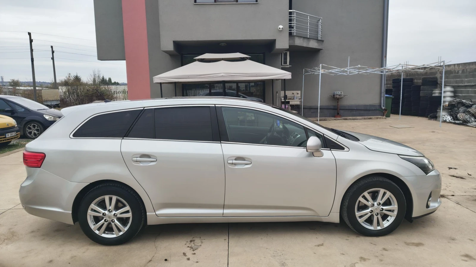 Toyota Avensis 2.0 D4d - ПАНОРАМА - НАВИ, снимка 8 - Автомобили и джипове - 56726599