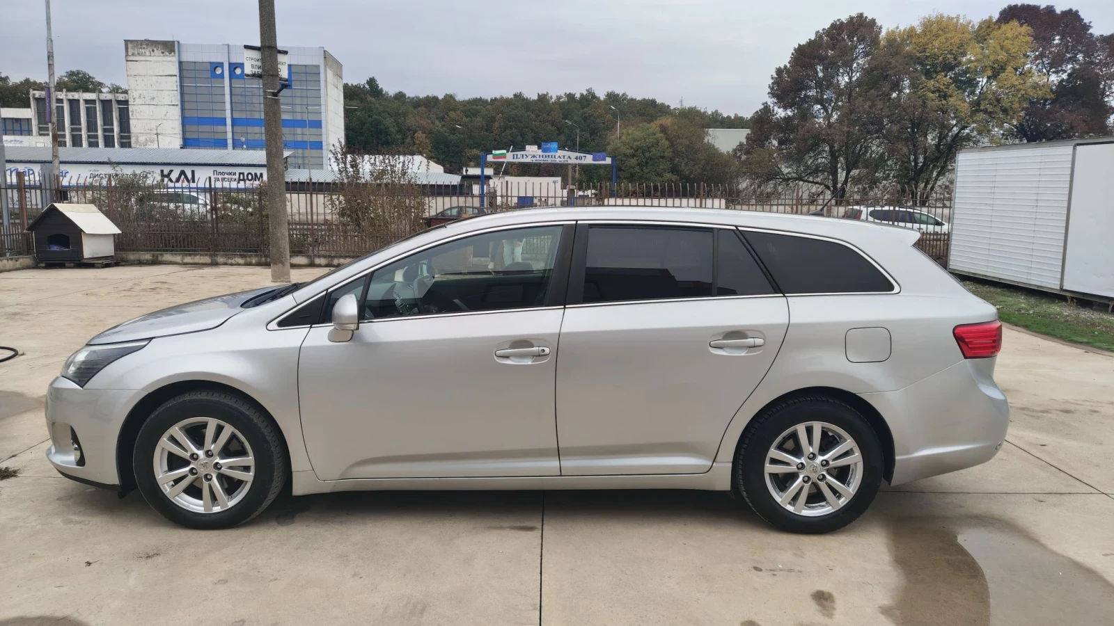 Toyota Avensis 2.0 D4d - ПАНОРАМА - НАВИ, снимка 4 - Автомобили и джипове - 56726599