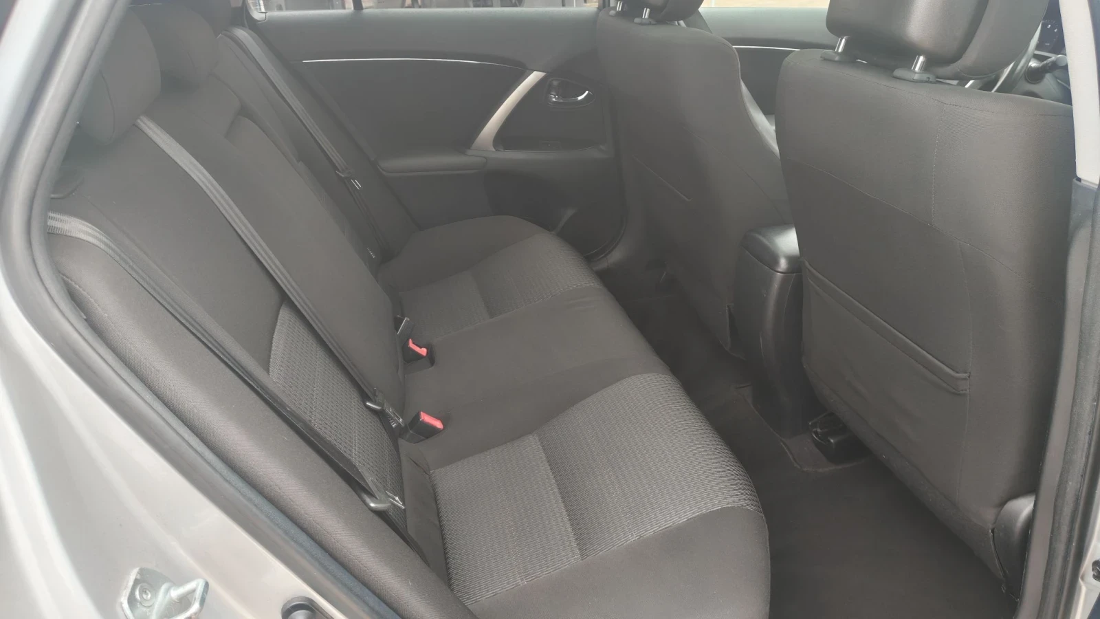 Toyota Avensis 2.0 D4d - ПАНОРАМА - НАВИ, снимка 11 - Автомобили и джипове - 56726599