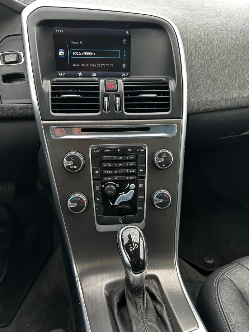 Volvo XC60 * ОТЛИЧНА* 245hp Т5 * 8скорости* , снимка 15 - Автомобили и джипове - 52213725