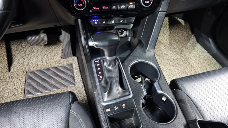 Kia Sportage 2.0 2WD NOBLESSE autogeorge.com, снимка 8 - Автомобили и джипове - 52389567