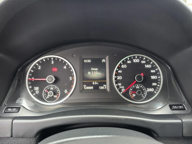 VW Tiguan 2.0TDI 110к.с Топ състояние , снимка 17 - Автомобили и джипове - 52884068